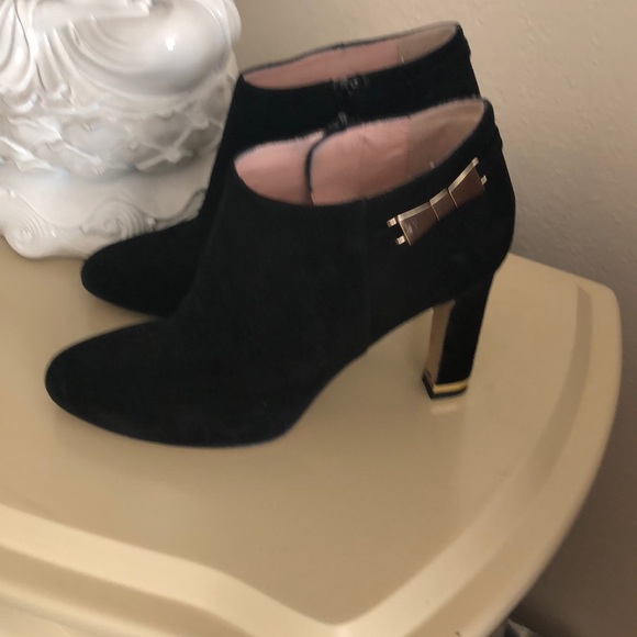 Shoes - Picture 2 of 5